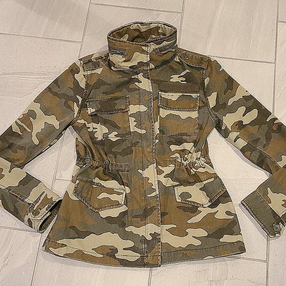 Camo Utility Jacket - Womans Small - Picture 6 of 7